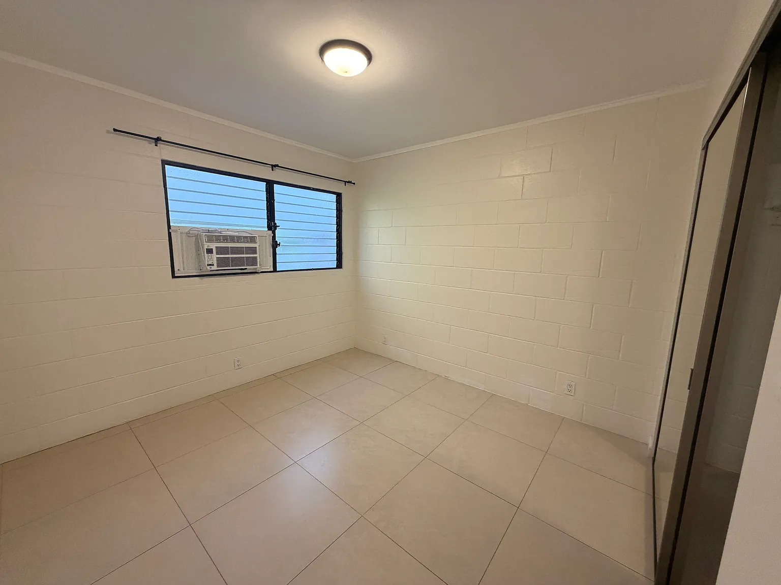 2213 Lime St — Photo 3