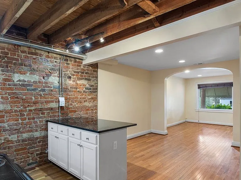 1220 Wallace St — Photo 3