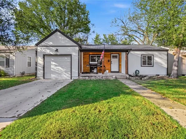 1734 Main St, Osawatomie, KS 66064