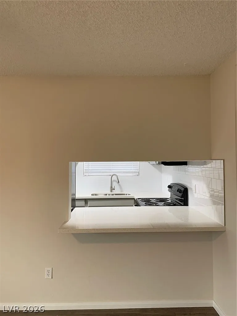 3 bed, 2.0 bath, 1056 sqft, $1,767 — Photo 4