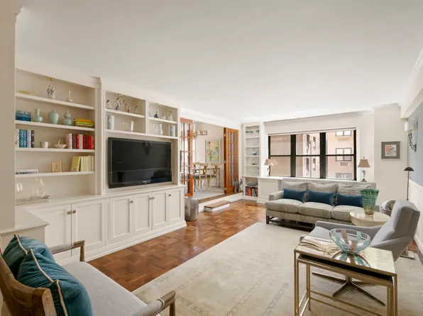 301 East 48th Street image 1 of 8
