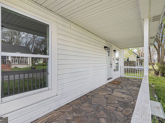 5th image of 19 Walnut St