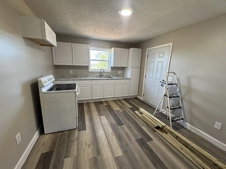 118 Harrys Dr — Photo 3