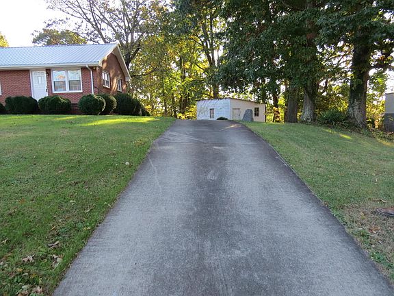 2nd image of 4515 Blackberry Rd