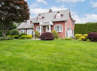 18 Loring Road, Levittown, NY 11756