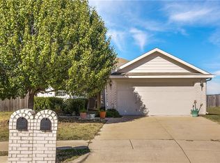 10300 Oldham Ct, Fort Worth, TX 76140