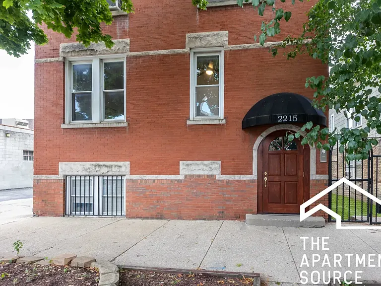 2219 W Wellington Ave #1F — Photo 13