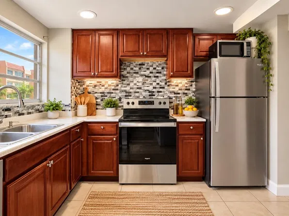 2201 NW 41st Ave APT 208, Fort Lauderdale, FL 33313