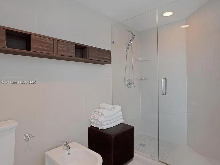 5025 Collins Ave #2107 — Photo 17