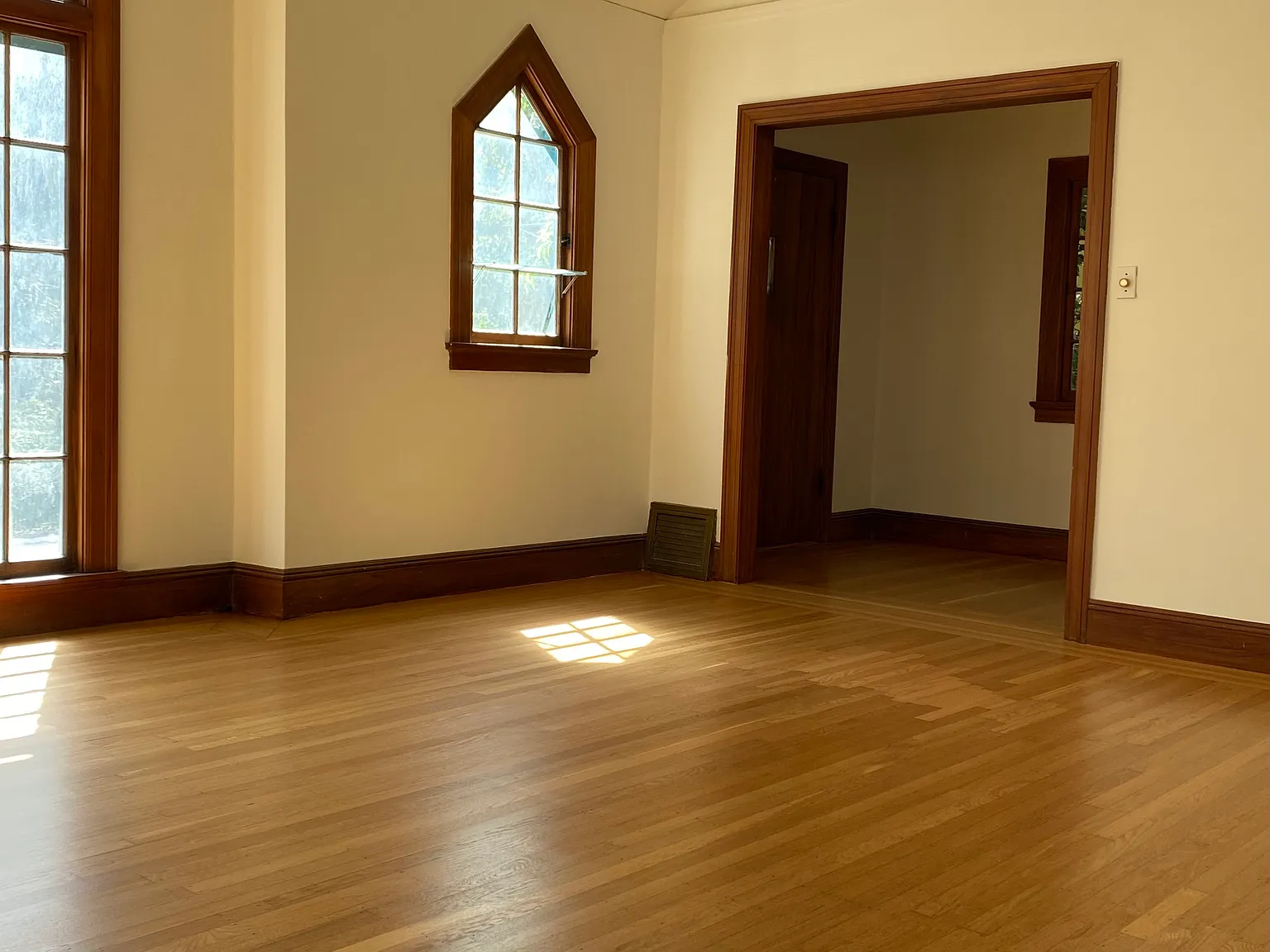 2 bed, 1200 sqft, $5,800 — Photo 3