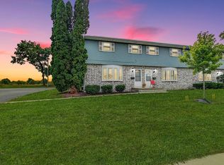 1303 Sunfield St, Sun Prairie, WI 53590