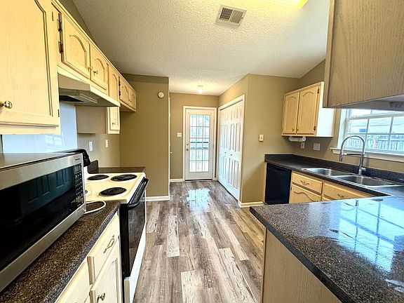 5th image of 9197 Kaitlyn Dr