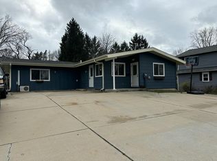 811 Armour Rd, Oconomowoc, WI 53066