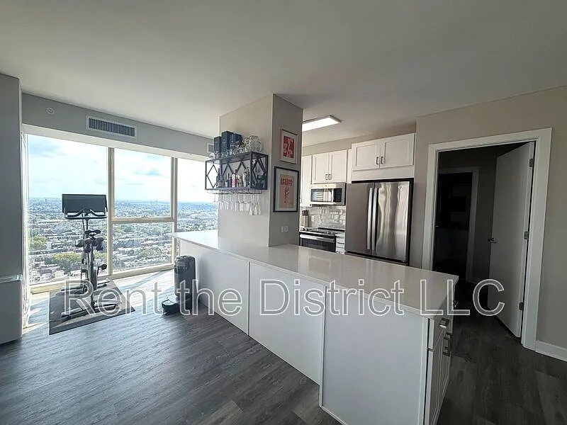 2 bed, 2.0 bath, 1200 sqft, $4,110 — Photo 3