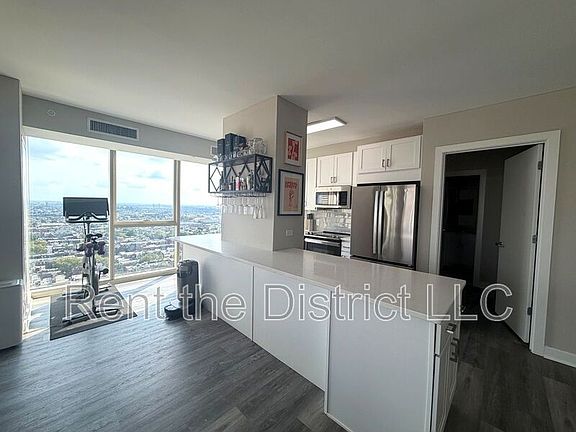3rd image of 2116 Chestnut St Unit 2902