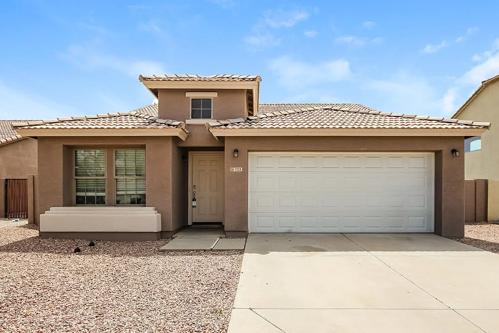 4 bed, 2.0 bath, 1900 sqft, $2,505 — Photo 1