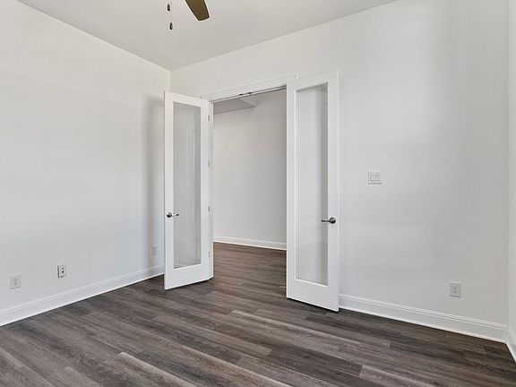 5th image of 724 Landing Ln