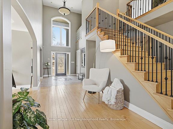 3rd image of 1879 Appleview Rd