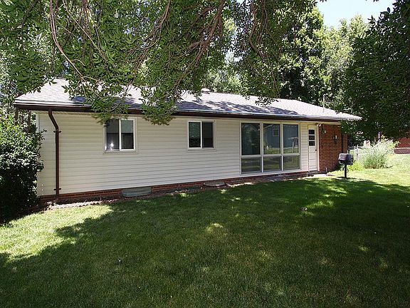 4th image of 2010 Broadmoore Dr