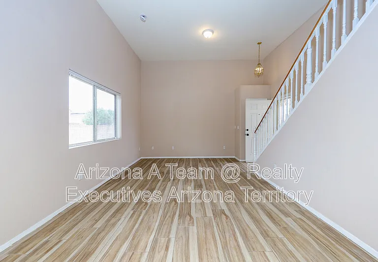 2416 W Chris Oliver Way — Photo 4