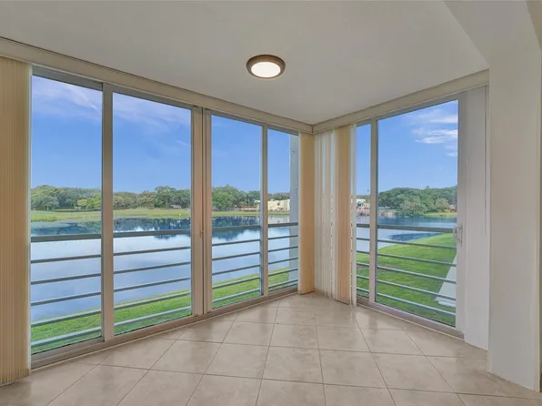 9450 Poinciana Place #212, Davie, FL 33324