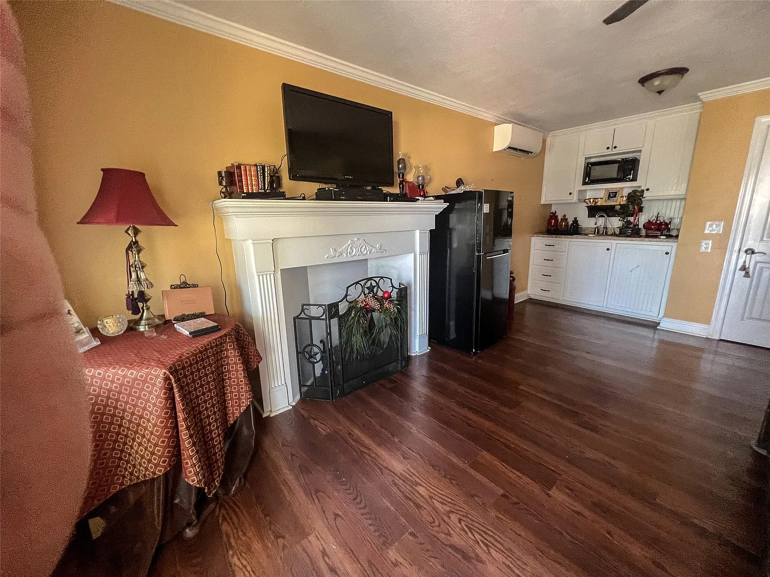 1 bed, 1.0 bath, 384 sqft, $1,000 — Photo 4