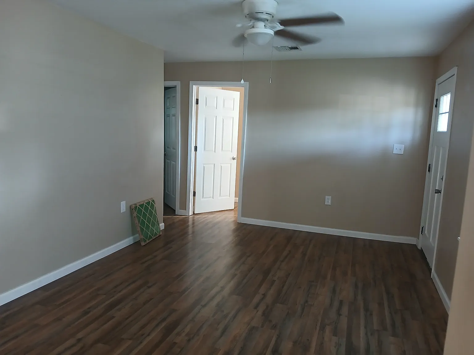 3 bed, 1000 sqft, $1,200 — Photo 3