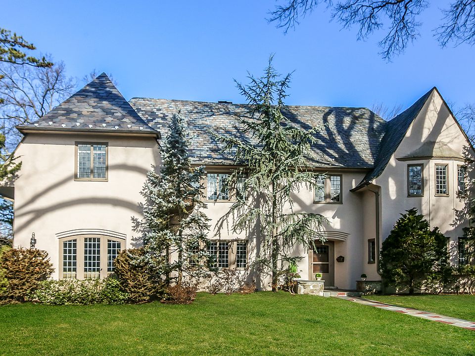 Gorgeous tudor in the heart of the Cotswolds
