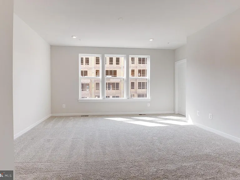 43798 Middleway Ter — Photo 13