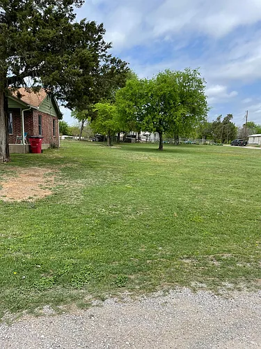 213 N Ave E Photo 1
