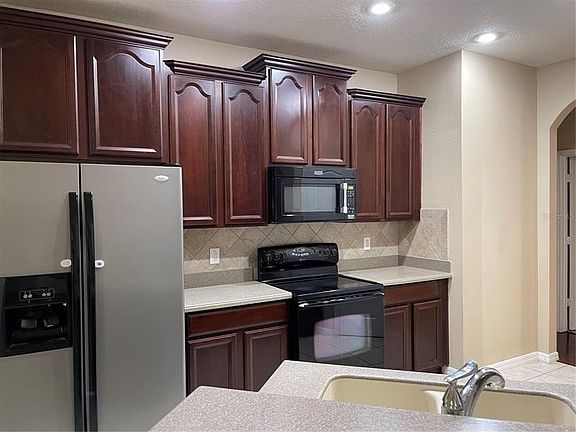 5th image of 258 Magnolia Park Trl