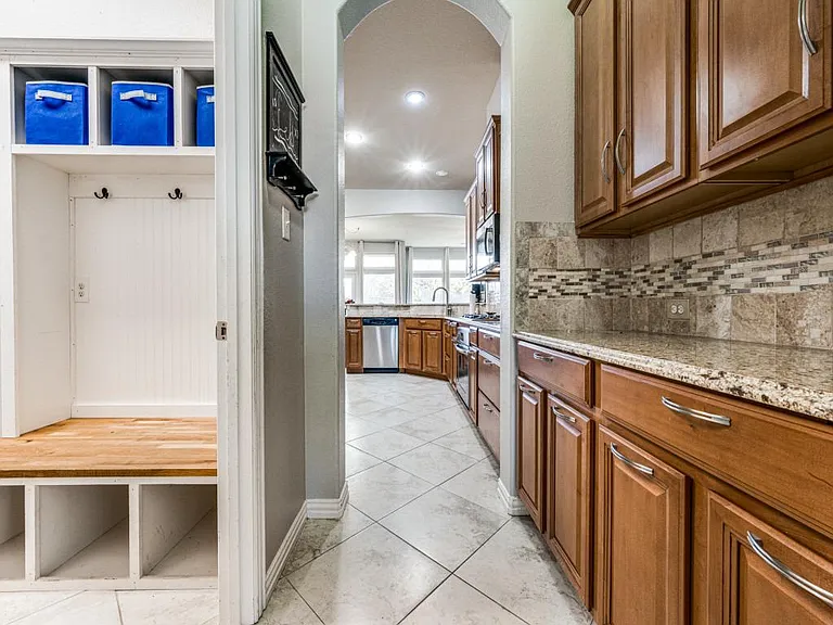 360 Falstaff Dr — Photo 10