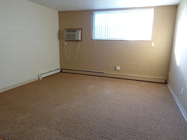 Crestwood Apartments — Photo 26