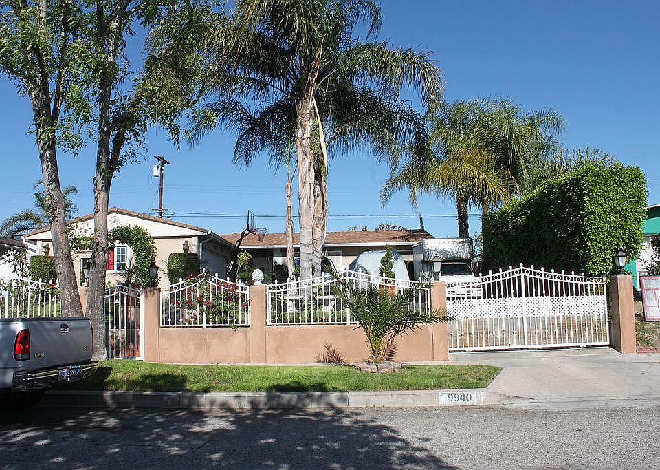 1st image of 9940 Woodale Ave