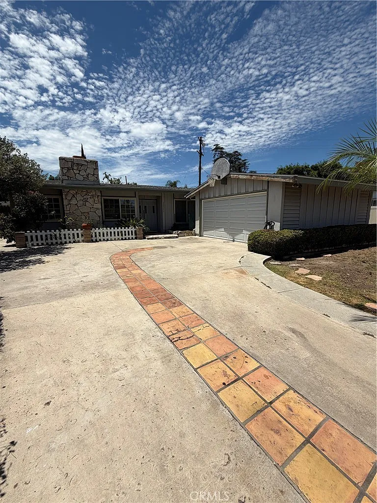 4 bed, 1595 sqft, $4,395 — Photo 1