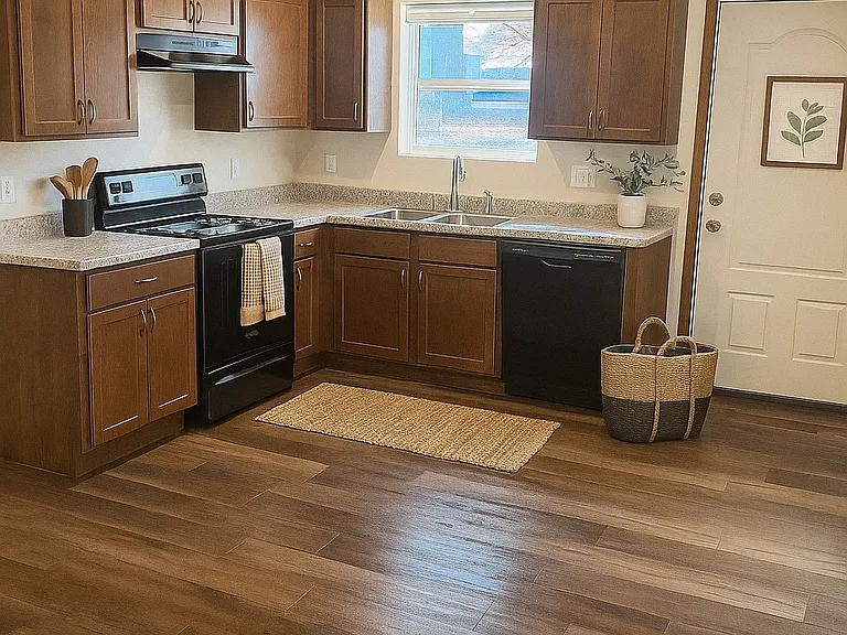 2324 N Taylor Ave — Photo 2