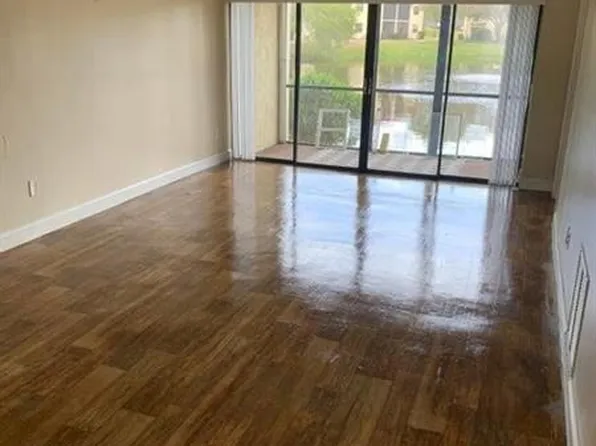 2050 Oleander Blvd APT 5-104, Fort Pierce, FL 34950