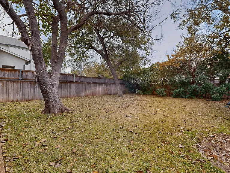4810 Stanford Ave — Photo 23