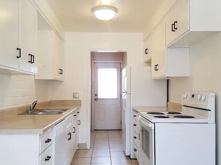 370 E. 200 N. — Photo 6