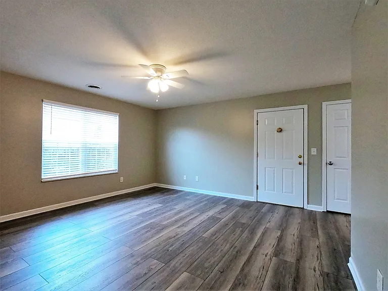 1625 Maple View Way — Photo 3