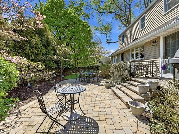 5th image of 217 Jeffer St