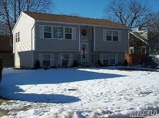 37 Carman Blvd, Massapequa, NY 11758