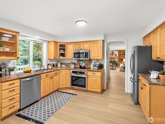 5th image of 17811 7th Avenue W