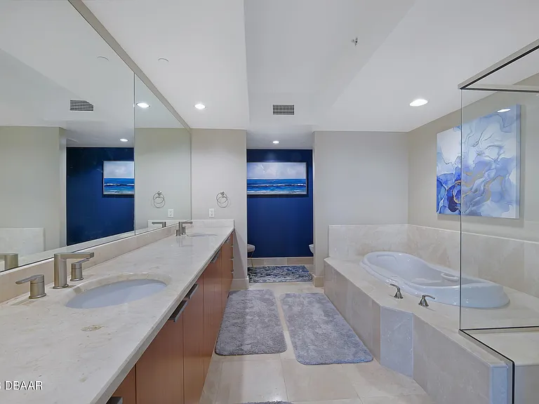 241 Riverside Dr #208 — Photo 20