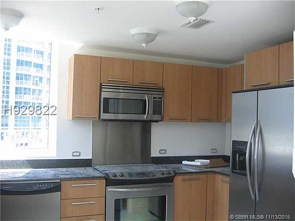5th image of 3000 NE 188th St APT 301