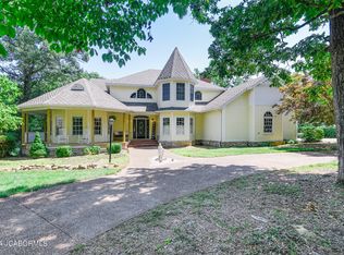 2905 Foxdale Dr, Jefferson City, MO 65109