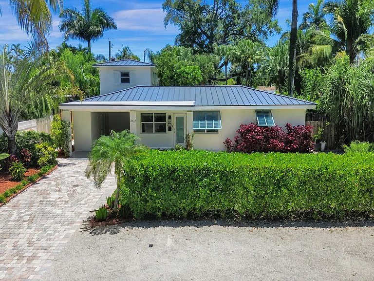 2802 NE 15th Ave — Photo 1