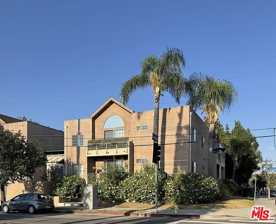 5620 Yolanda Ave #111