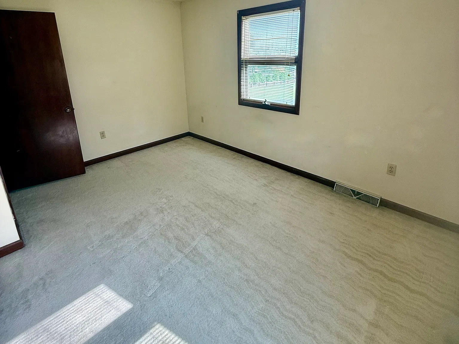 2 bed, 1.5 bath, $1,100 — Photo 4