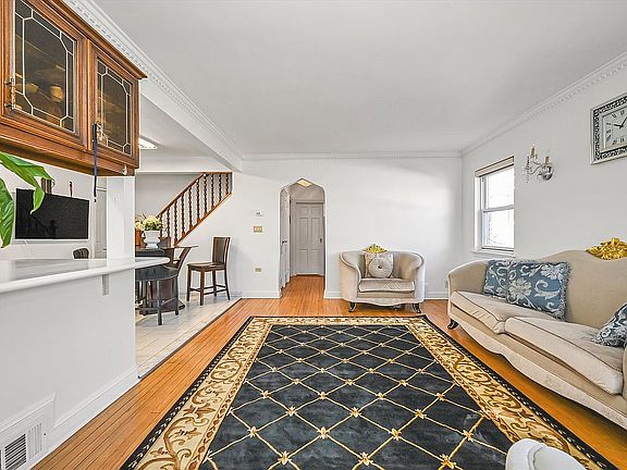 5th image of 18432 Cambridge Rd